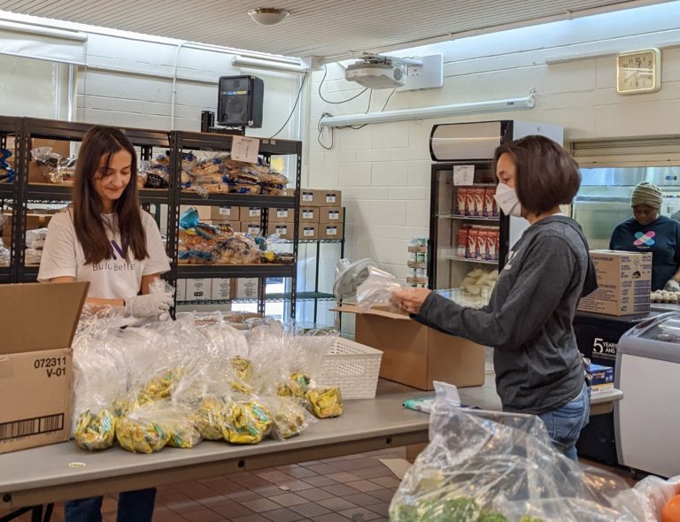 Group Volunteer Opportunities in Toronto at the Food Bank